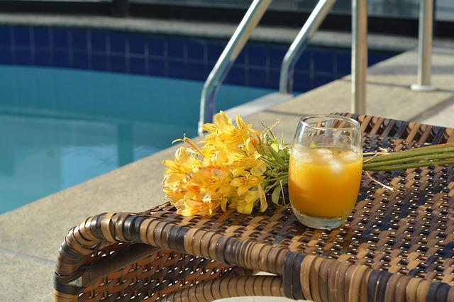 občerstvení u bazénu