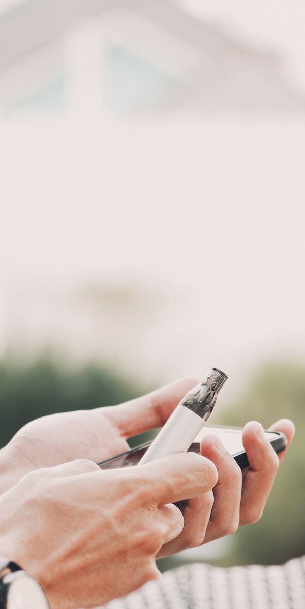 E-cigareta a mobil 